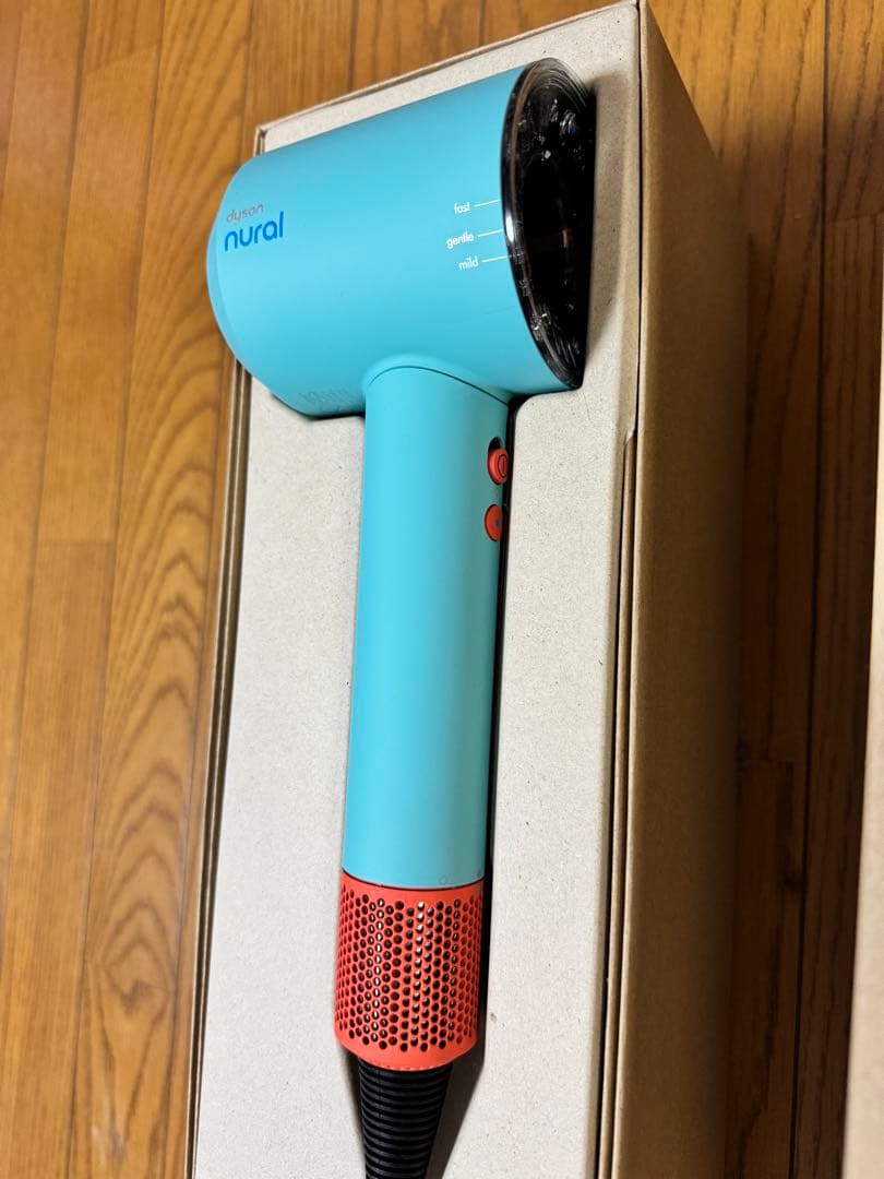 ヘアドライヤー Dyson Supersonic Nural Shine