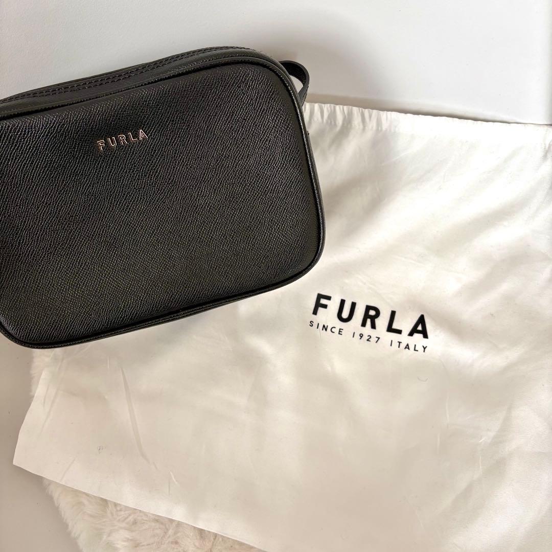 FURLA　フルラ　ショルダーバッグ　ダブルファスナー　レザー　ブラック