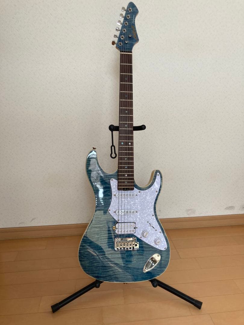 ブルーの虎目が美しい美品エレキギター！