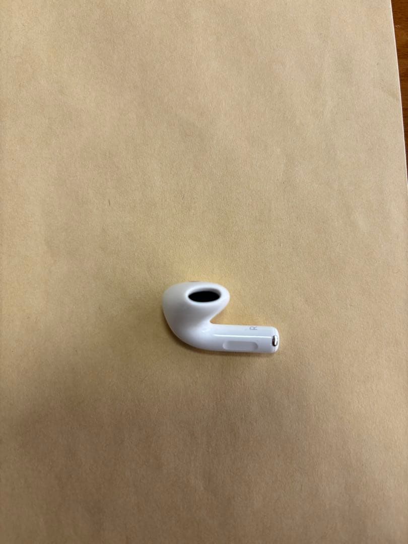 【中古】AirPods（第4世代）　ノイキャン付き