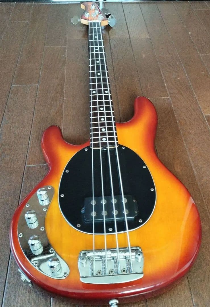 レフトハンド ベース Sterling by MUSIC MAN　RAY34LH