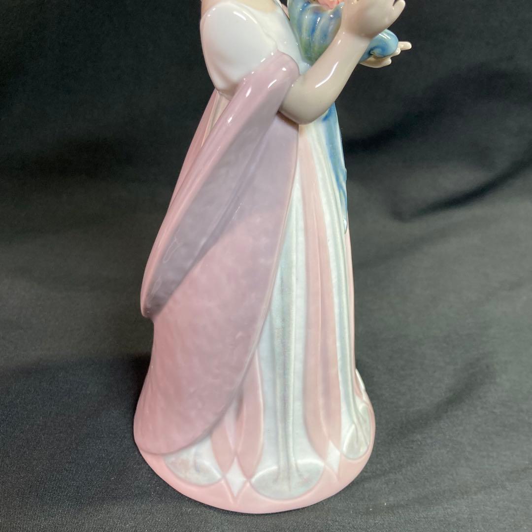 絶版【美品】リヤドロ LLADRO 8151 花束を抱えて
