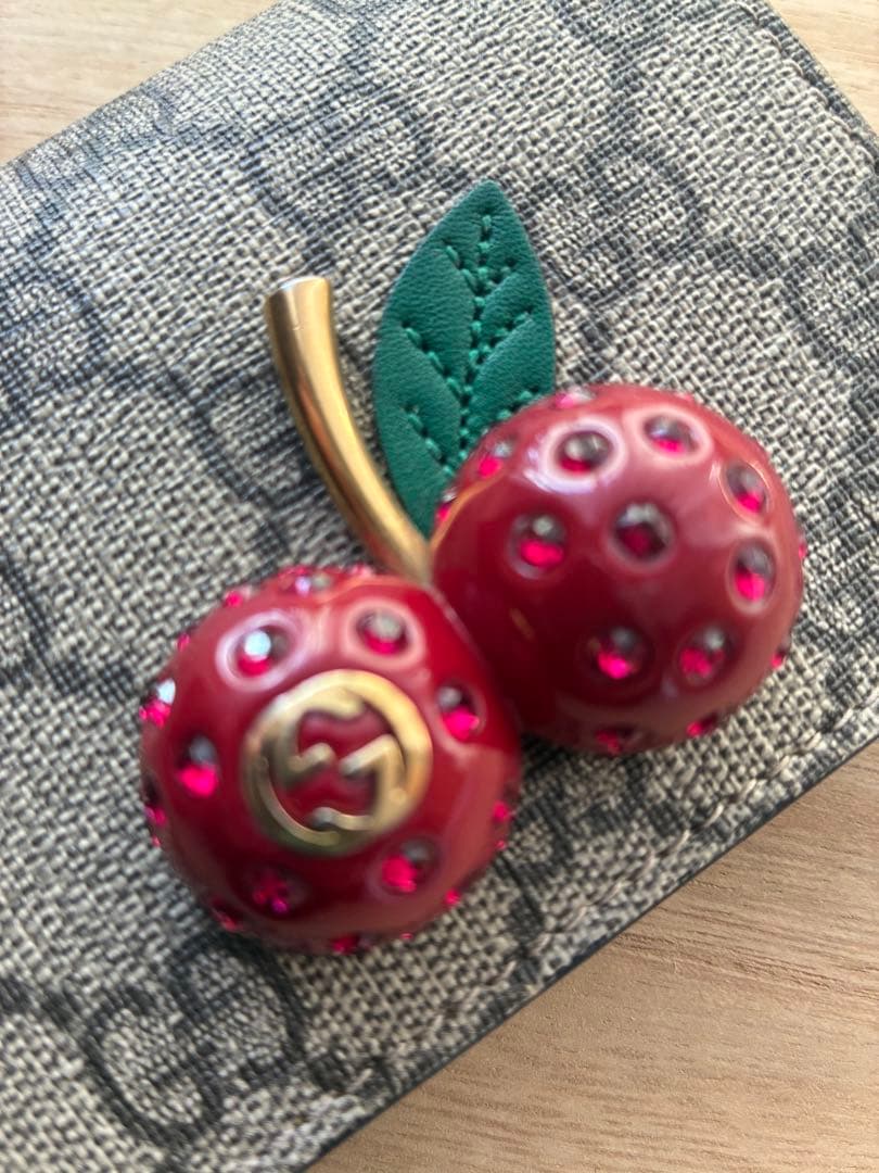 グッチGUCCIチェリーウォレット　二つ折り財布　美品