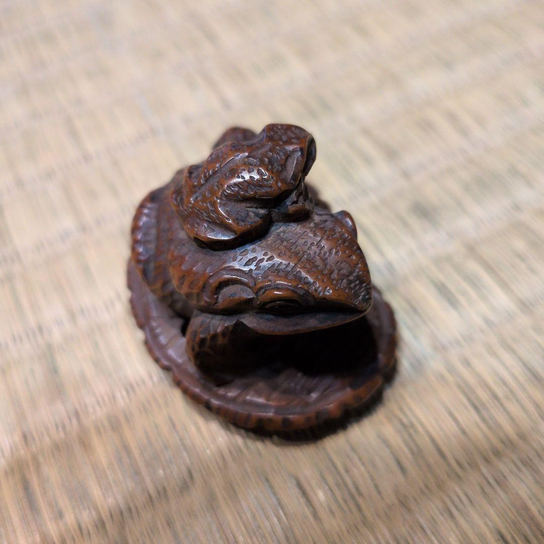 根付　草履親子蛙