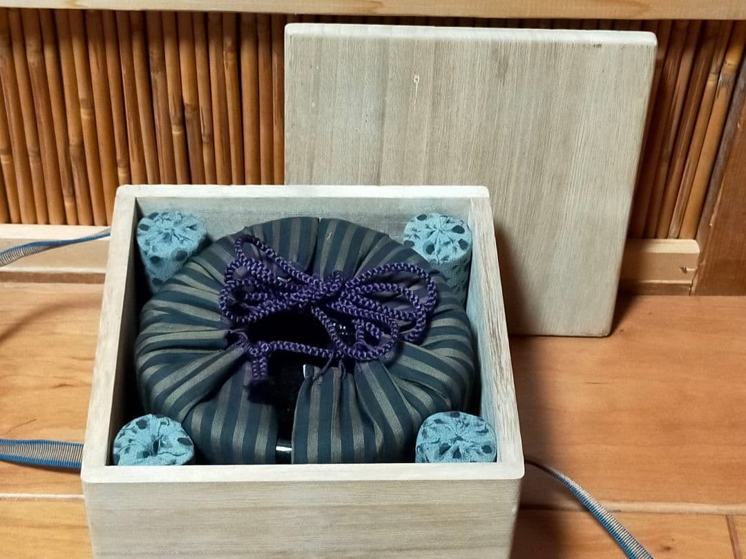 ♥織部黒　茶碗　在銘　桐箱　仕覆付き　骨董　織部　瀬戸黒　引出黒　唐九郎