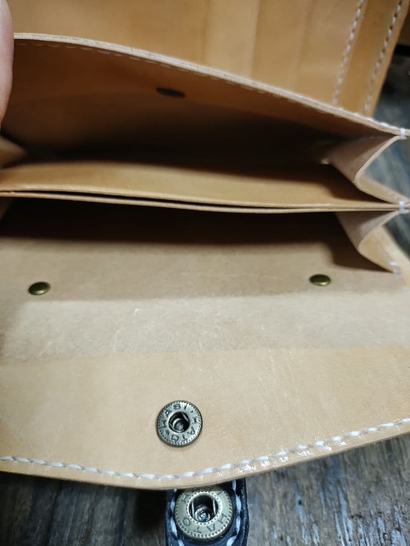 ホック式■レザーウォレット　ブラック＆ナチュラル