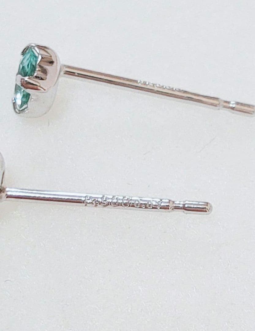 未使用品 pt900 天然エメラルド ピアス