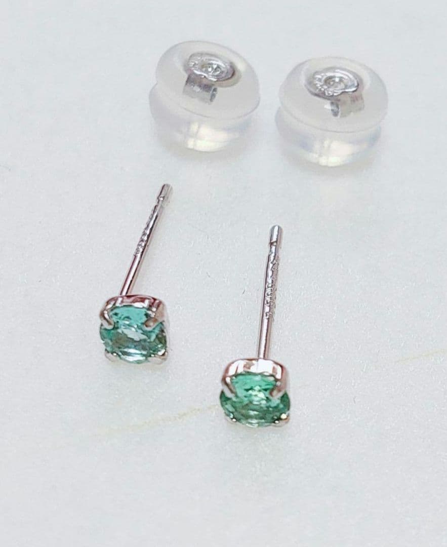 未使用品 pt900 天然エメラルド ピアス