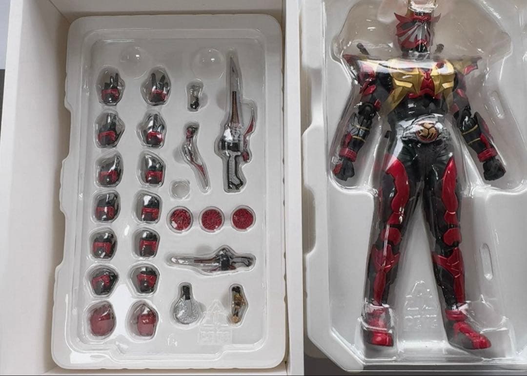 S.H.Figuarts 仮面ライダー響鬼 装甲響鬼 フィギュア