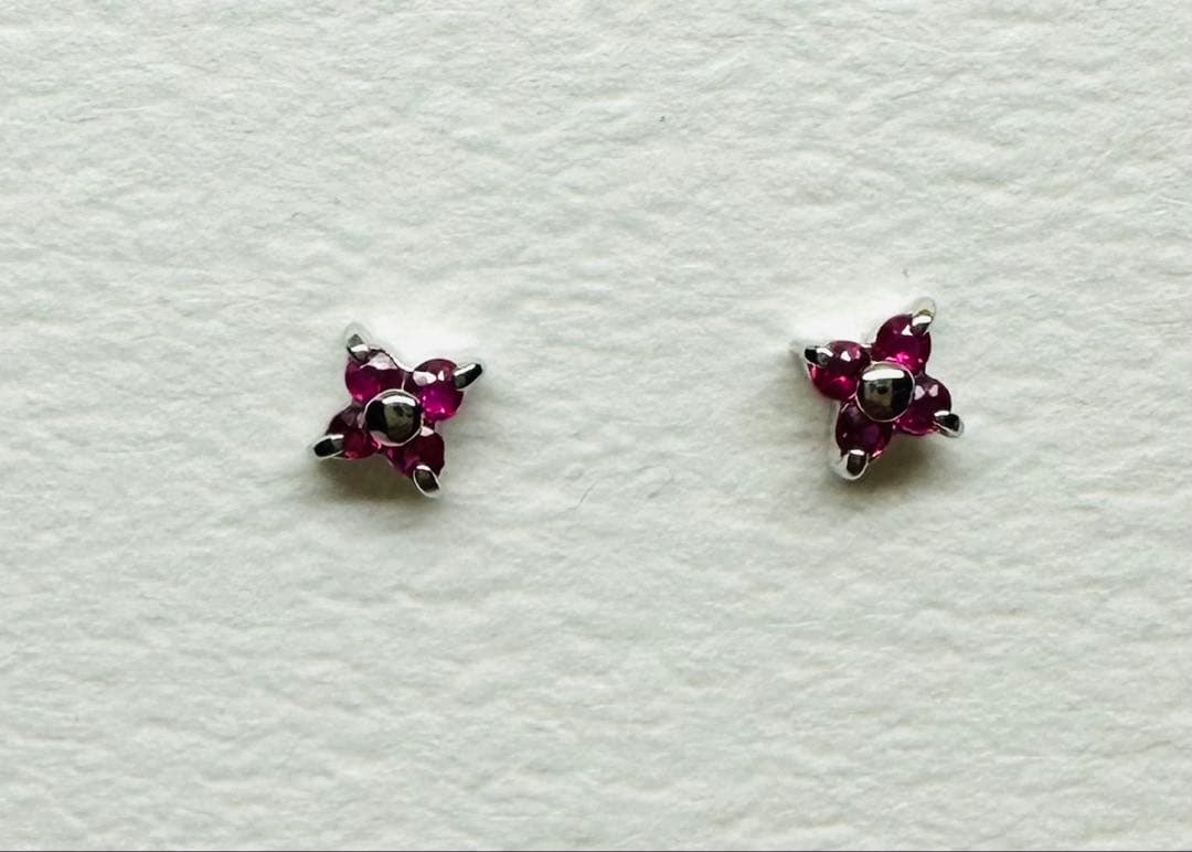 【Thank you セール】【PT】小さなお花のピアス！華やかなルビーを使用！