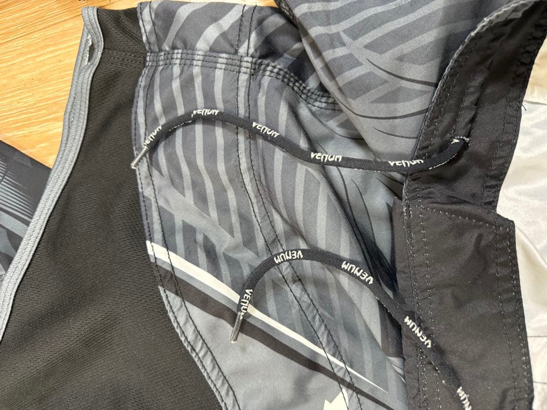 美品　Venum セットアップ　ラッシュガード　ショーツ