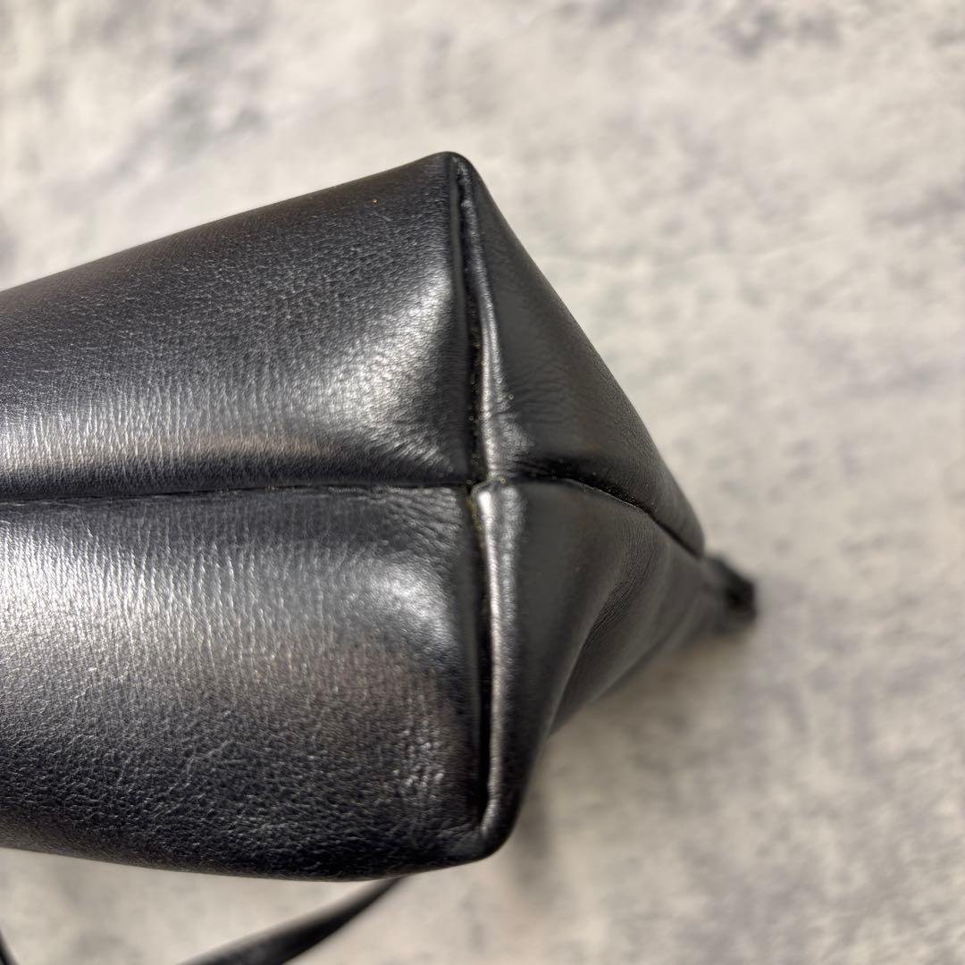 【美品】サルヴァトーレフェラガモ ヴァラリボン ミニショルダーバッグ レザー