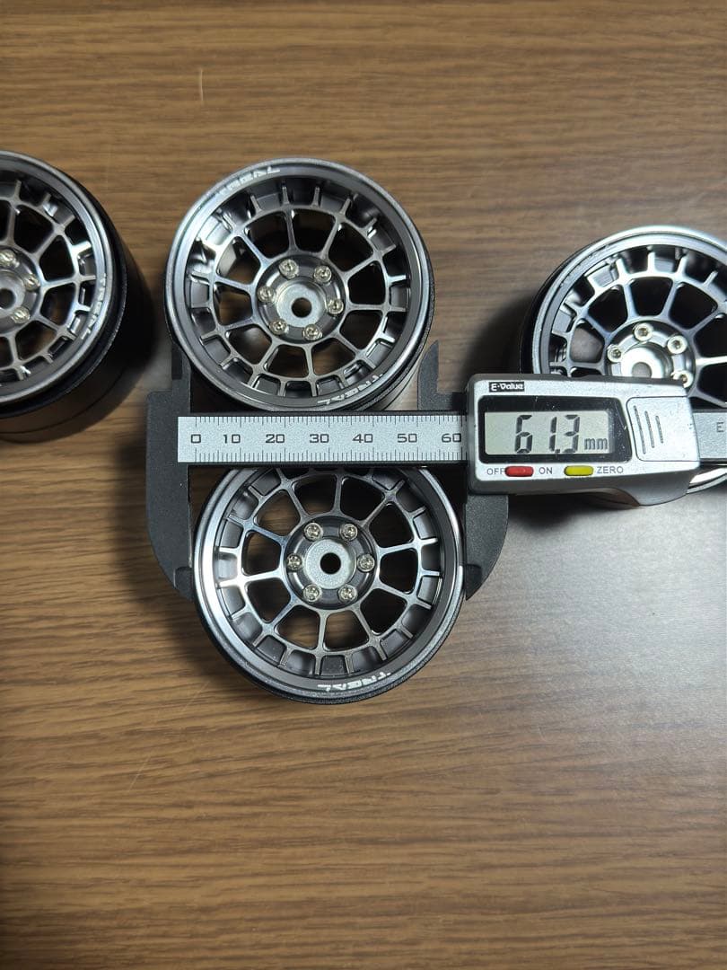 Axial SCX10 TREAL 2.2インチ ビードロックホイール