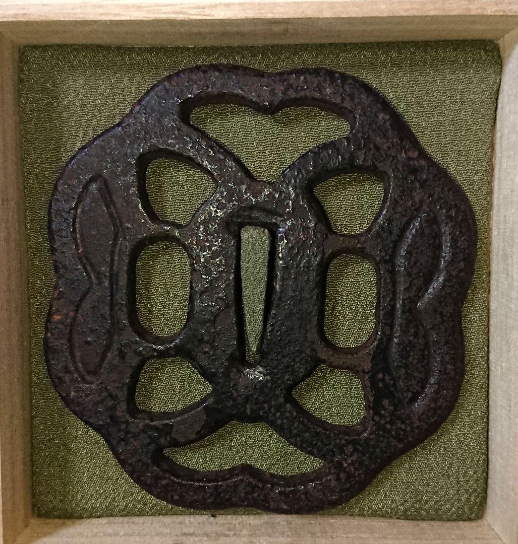 江戸時代後期 箱入り 刀鍔　縦85mm 横90mm 厚さ5mm 時代物　刀装具
