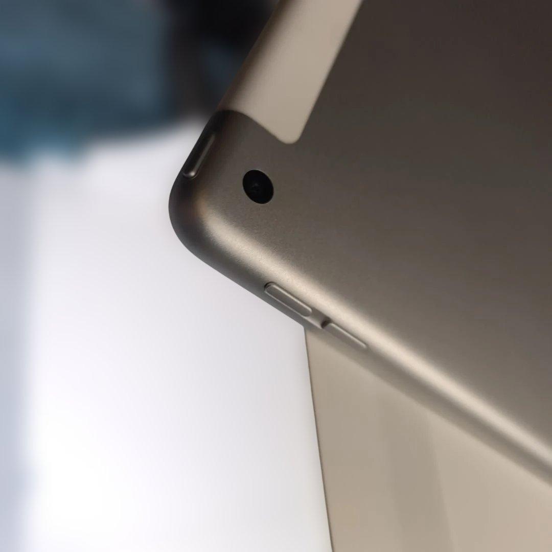 ゆ*な様 達*様 iPad 第8世代 32GB セルラーモデル 32GBシルバー