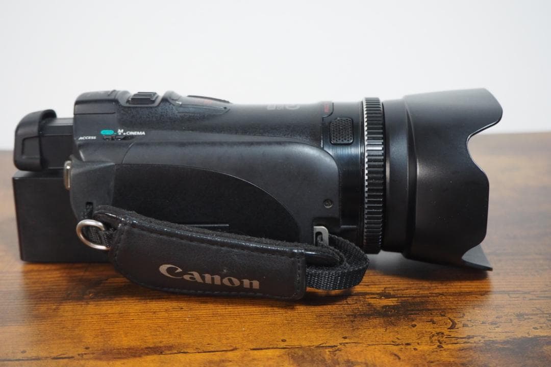 s*3様 【付属品多数】キャノン ビデオカメラ iVIS HF G10 11年製