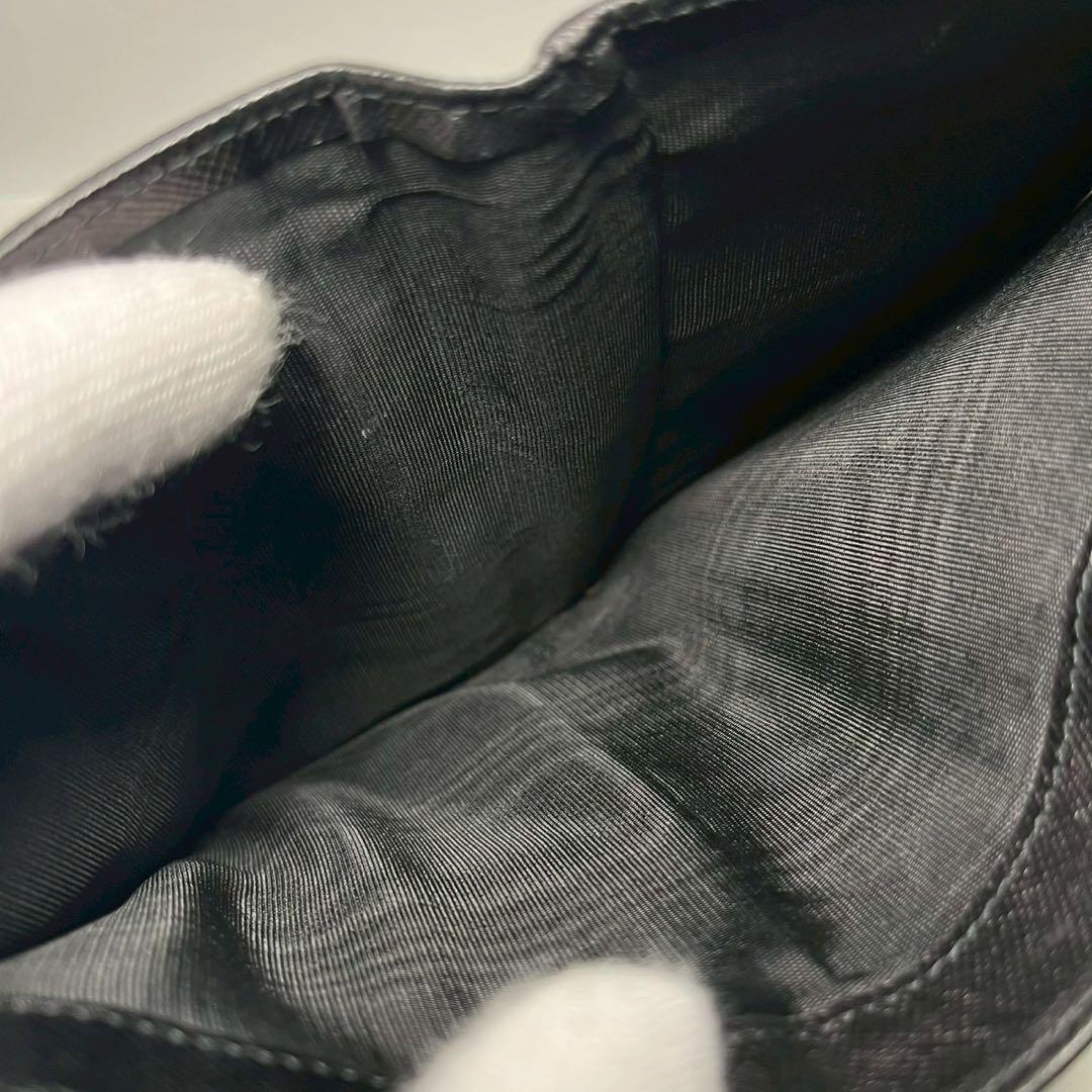 PRADA プラダ 二つ折り財布 三角プレート サフィアーノレザー ブラック