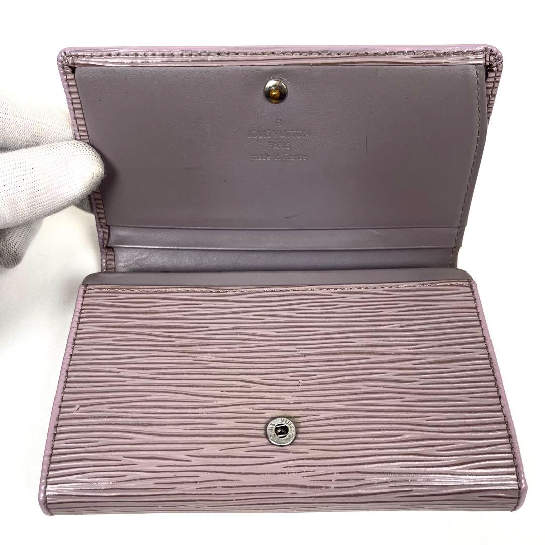 ルイヴィトン　折り財布　エピ　ポルトモネビエトレゾール　Ｌ字ファスナー　レザー