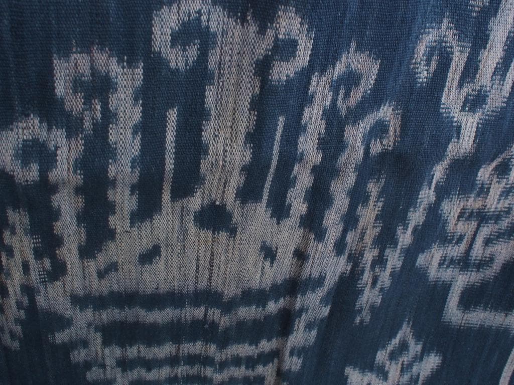 インドネシア スンバ島のイカット 藍染２
