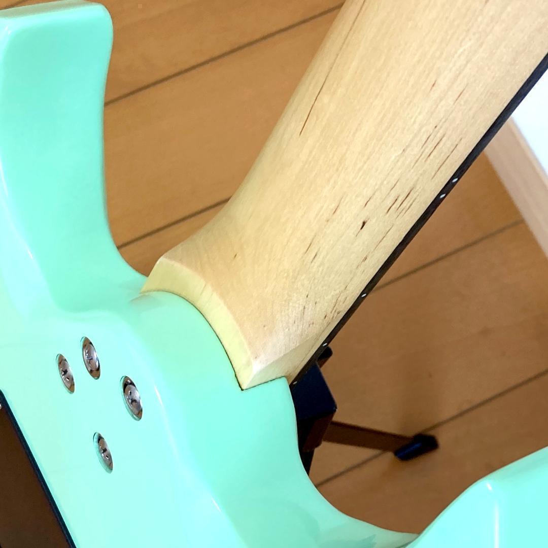 変形タイプ　エレキギター 　サーフグリーン　美品　シンクロナイズドトレモロ