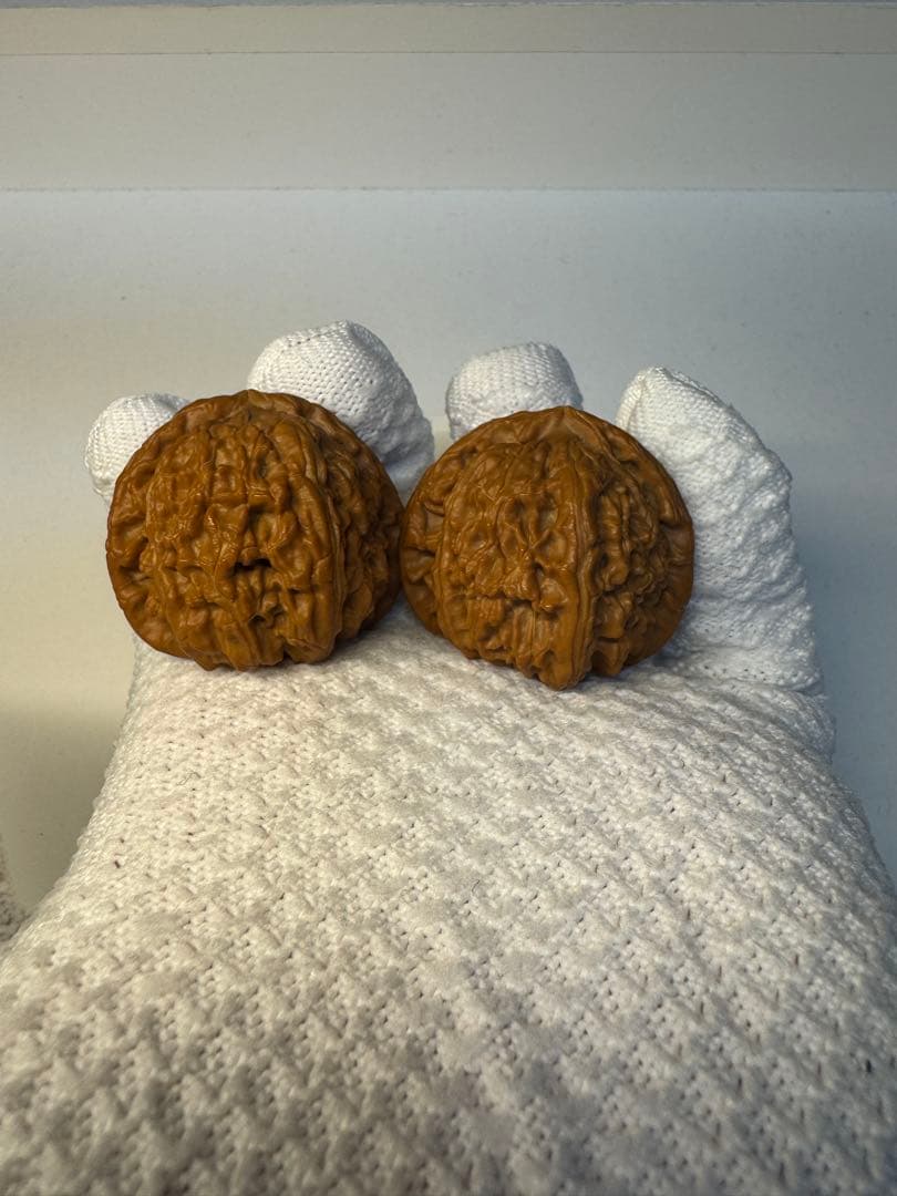 年末セール中！文玩核桃 三角白獅子