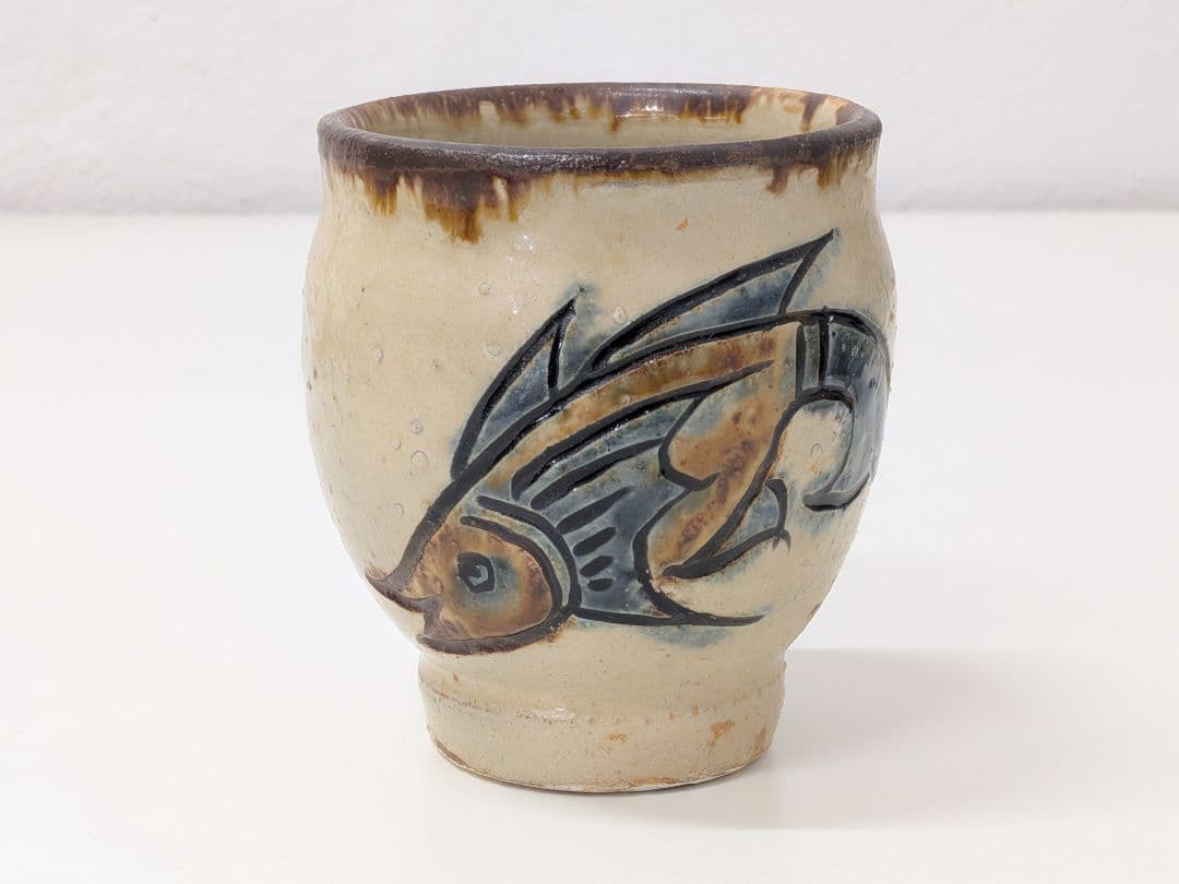 【未使用品】人間国宝 金城次郎 湯呑み 魚紋 海老紋 陶器 木箱付き