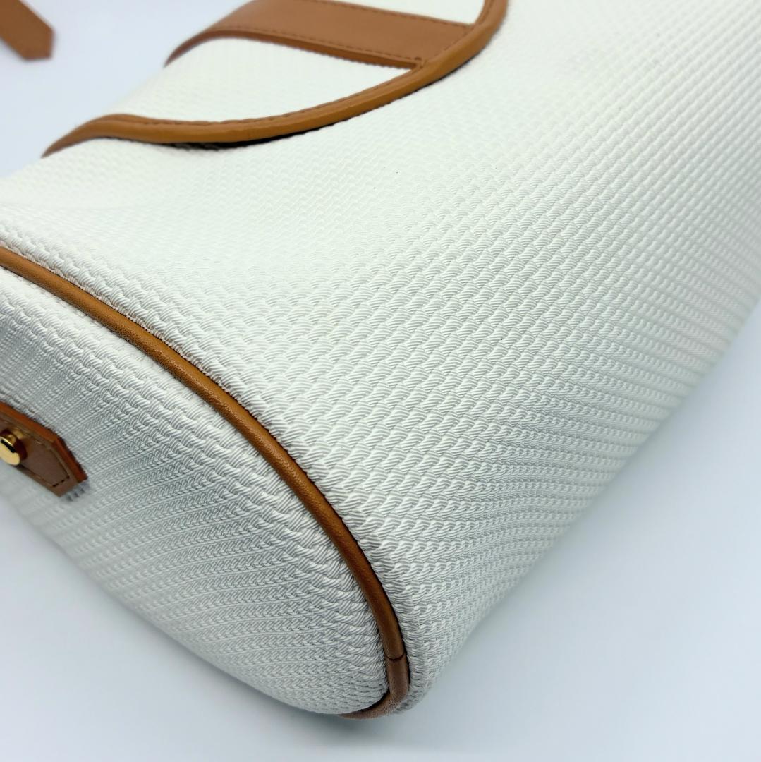 YSL イヴ・サンローラン 白 ホワイト ショルダーバッグ A1356A4