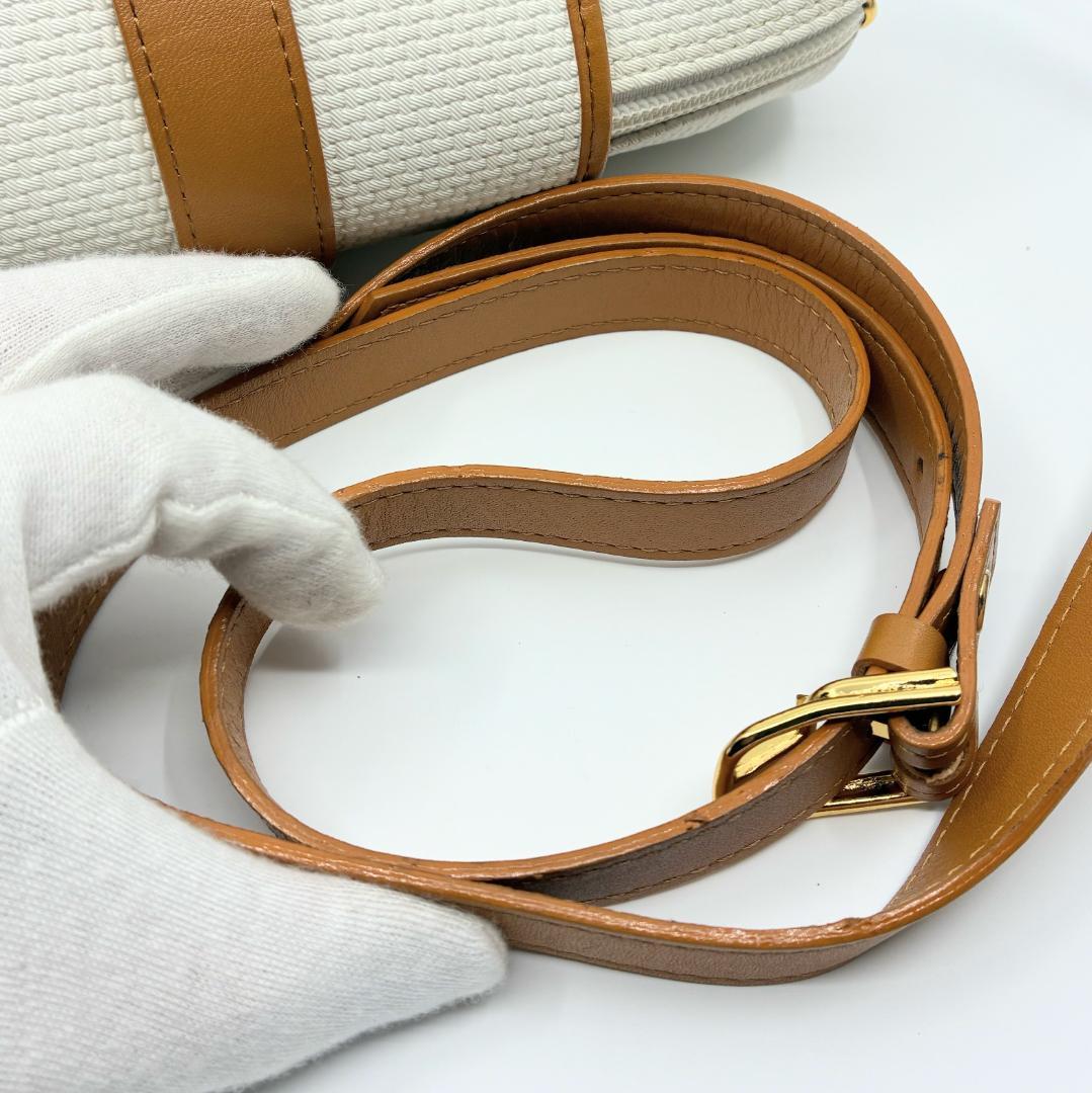 YSL イヴ・サンローラン 白 ホワイト ショルダーバッグ A1356A4