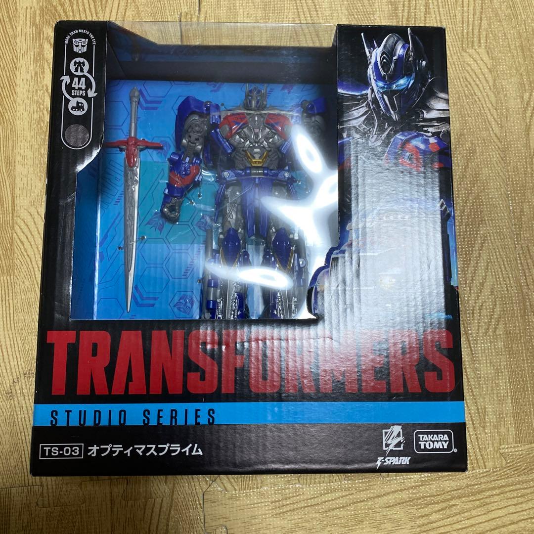 トランスフォーマースタジオシリーズ　オプティマスプライム　フィギュア