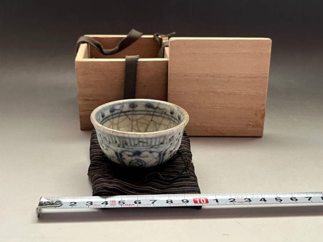 酒杯■コレクター所蔵品 古い染付唐草紋貫入盃（江戸期）古玩 唐物 時代物 骨董■