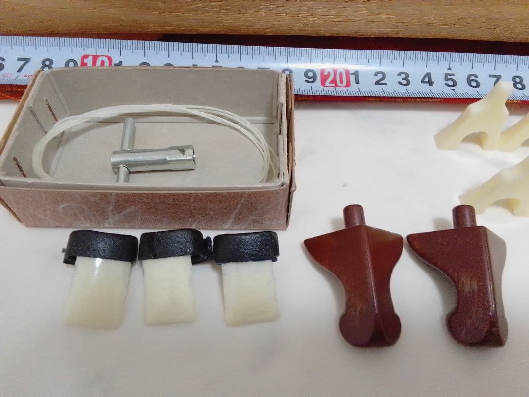 ☆美品☆ ミニ琴 2尺琴 全長約60cm×全幅約13cm お琴の手びき付 木製