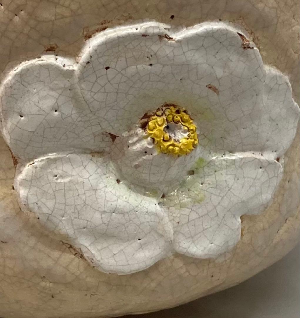 B348s 「水月焼　椿図抹茶茶碗」竹本輝夫作　天神蟹山水彫 伊予松山 茶道具