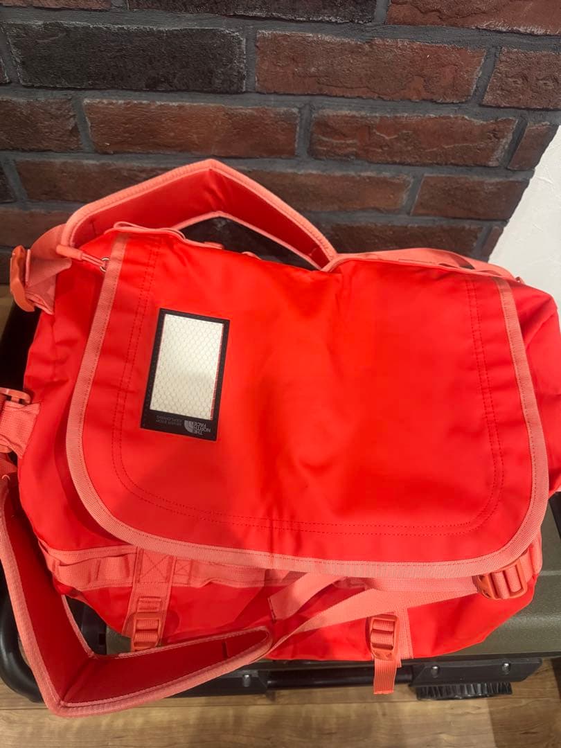 希少カラーTHE NORTH FACEボストンバッグ50Lリュック　レイジレッド