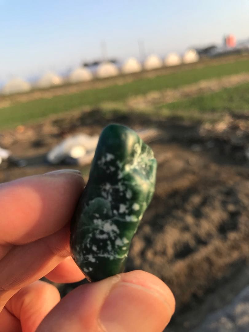 糸魚川翡翠　原石　ヒスイ