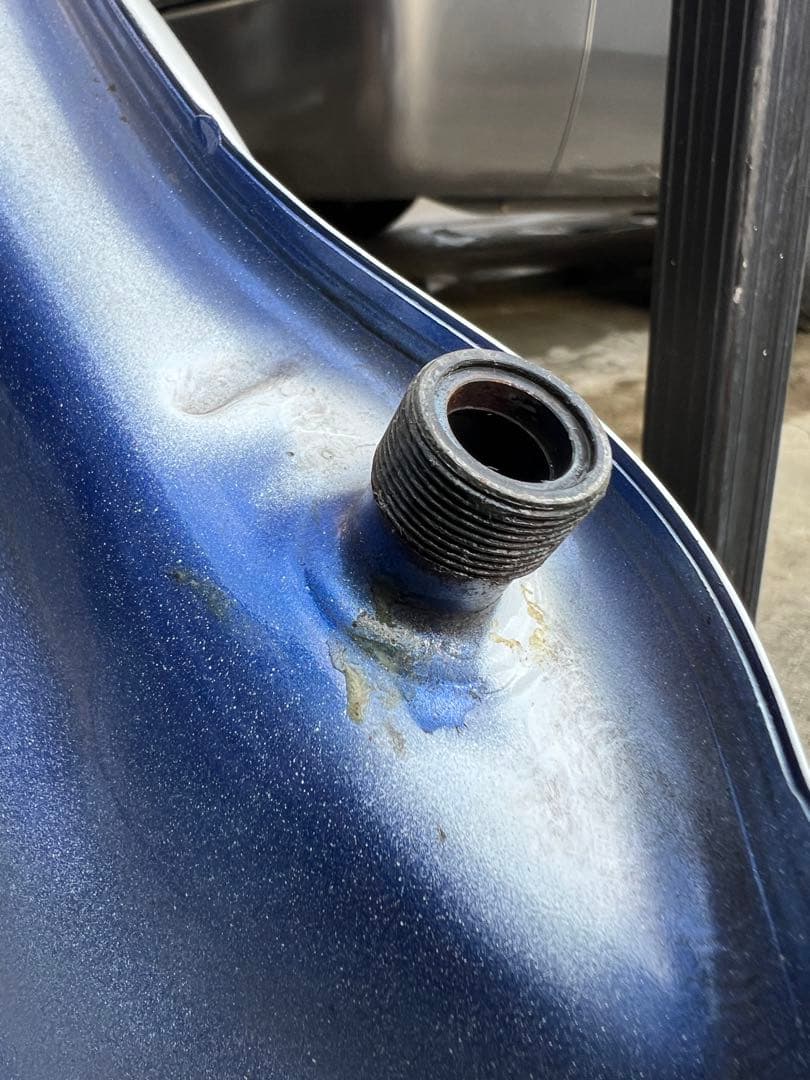 ホンダ　HONDA FTR223 新車外しタンク　純正トリコロール