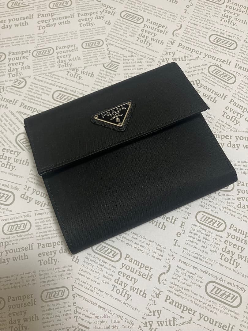 プラダ　折り財布　ブラック　テスート