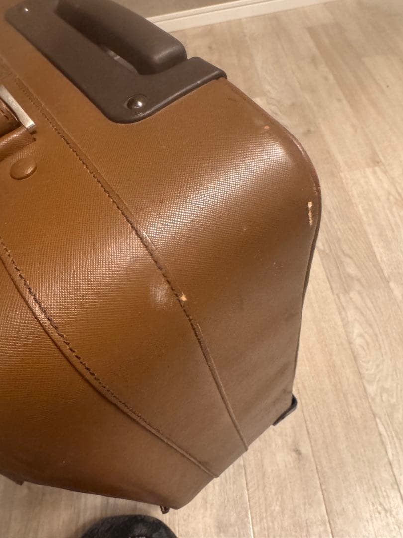 プラダPRADA 三角ロゴ　サフィアーノ　キャリーケース　ブラウン