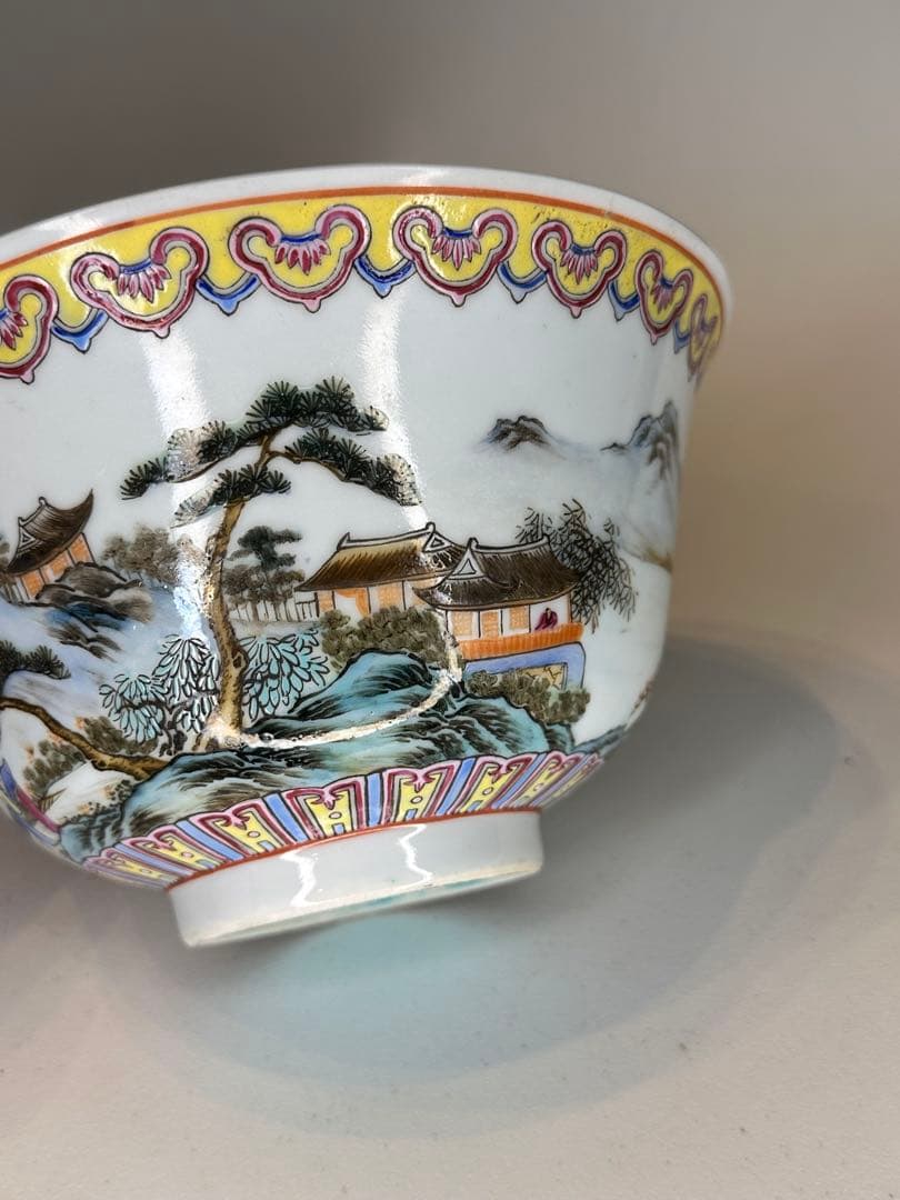 乾隆年製 底款 内側緑地 外側彩絵 人物風景文 碗 鉢古董品 衝線あり