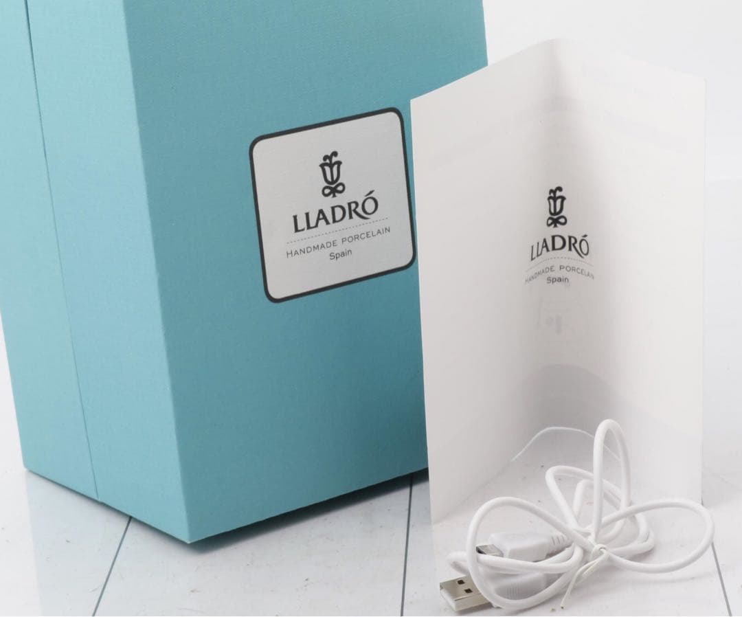 リヤドロ　ドームランプ