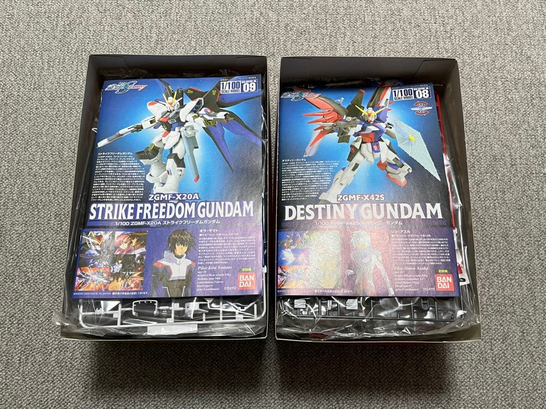 未組立 1/100 ストライクフリーダム + デスティニーガンダム 初回特典付き