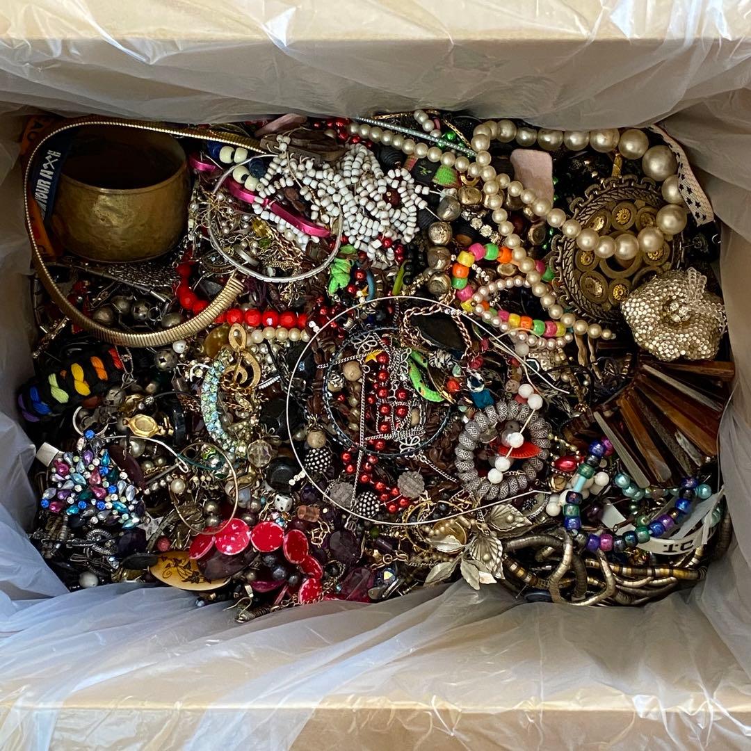 大量　まとめ売り　ジャンク　未選別　アクセサリー色々⑪　約9.3㎏　ネックレス他