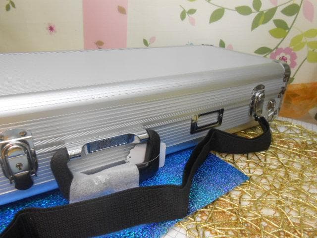 新品未使用(送料無料)11.980円　沖縄三線専用肩紐付一丁入アルミハードケース