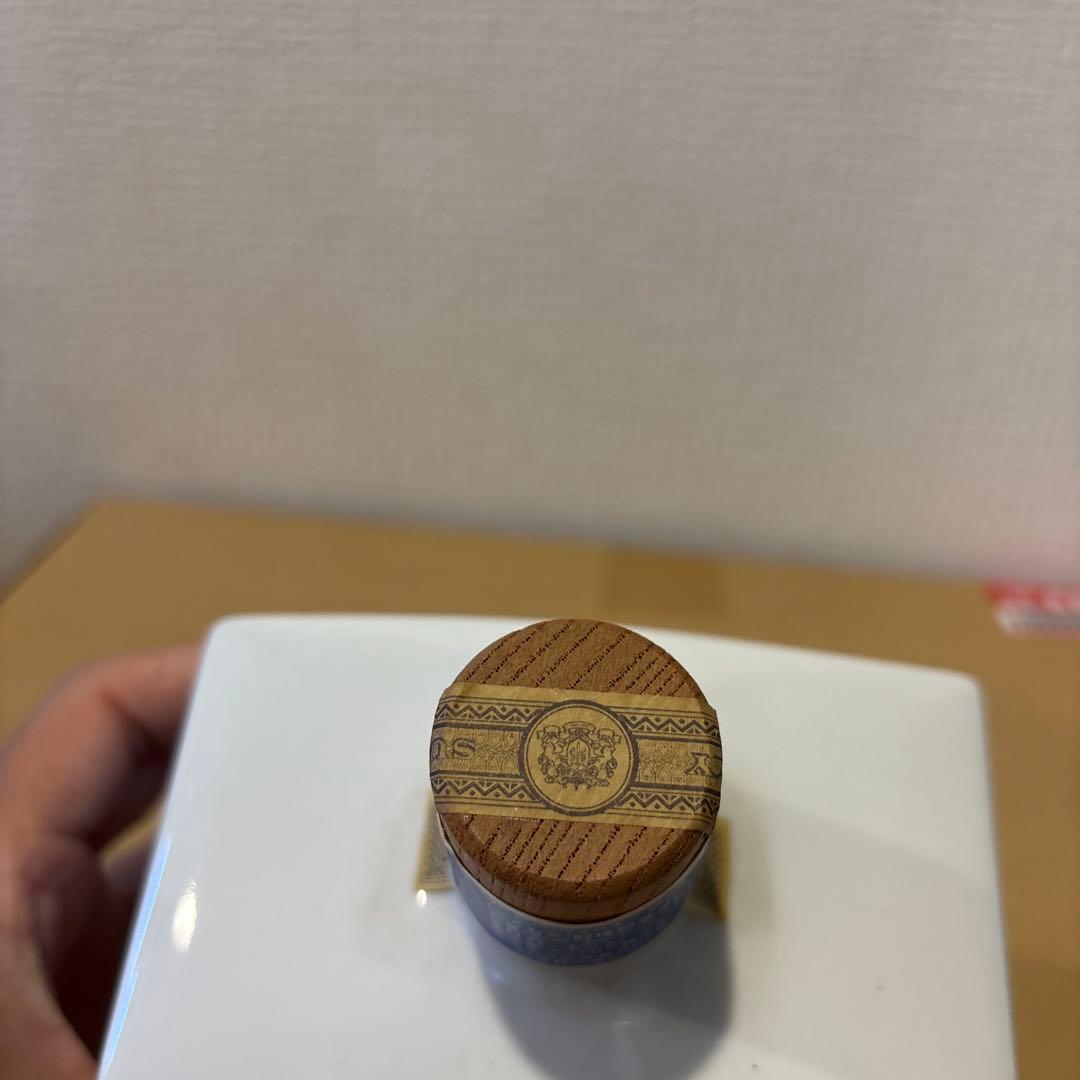 サントリーウイスキーローヤル　福岡‘82博記念ボトル　未開封　古酒　有田焼　陶器