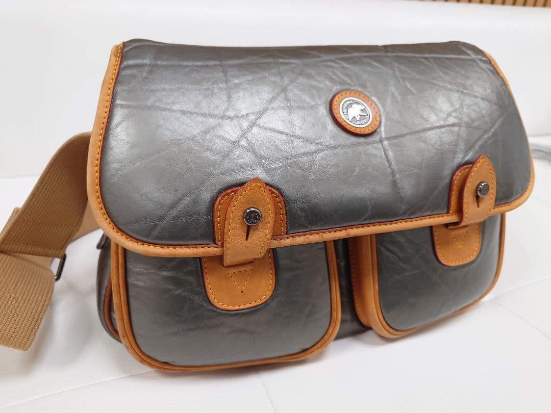 ハンティングワールド【希少】 ショルダーバッグ バチュー・クロス