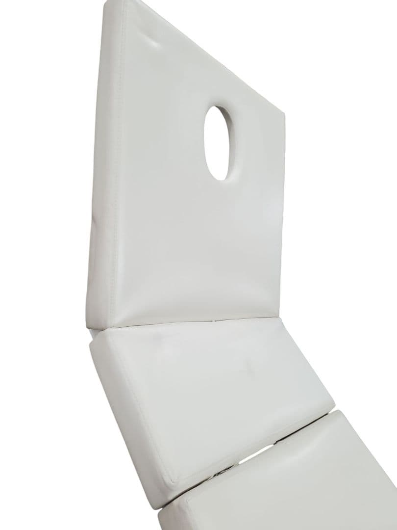 折りたたみ施術ベッド　ホワイト　整骨院整体　エステ　マッサージ　施術台