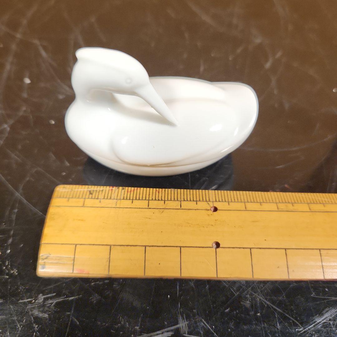 12代柿右衛門　太白鷺形彫香合　共箱