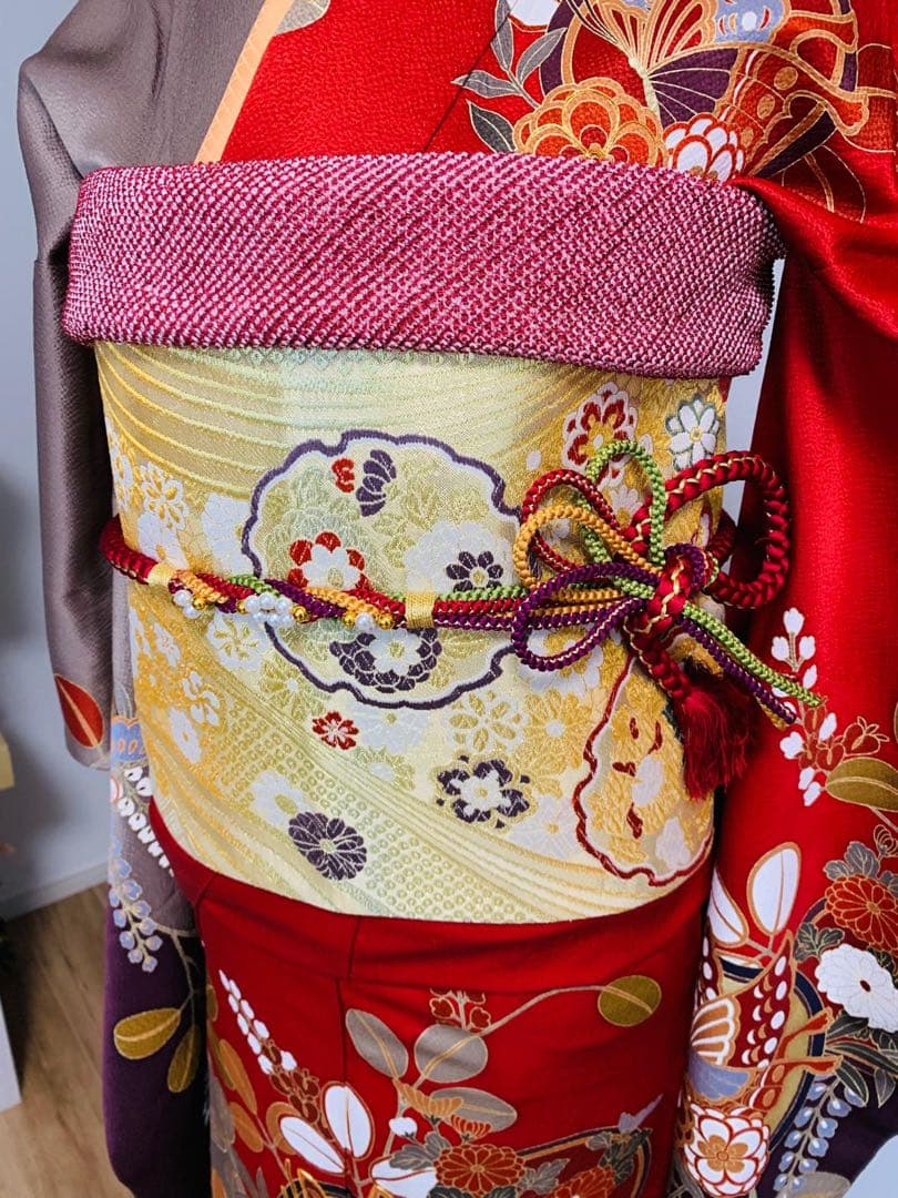 振袖フルセット豪華振袖　駒刺繍　舞蝶花丸文　金彩　正絹