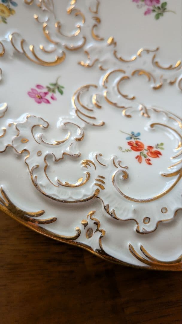 Meissen 27.5cm飾り皿　スクラッチなし一級品　 散らし小花 金彩