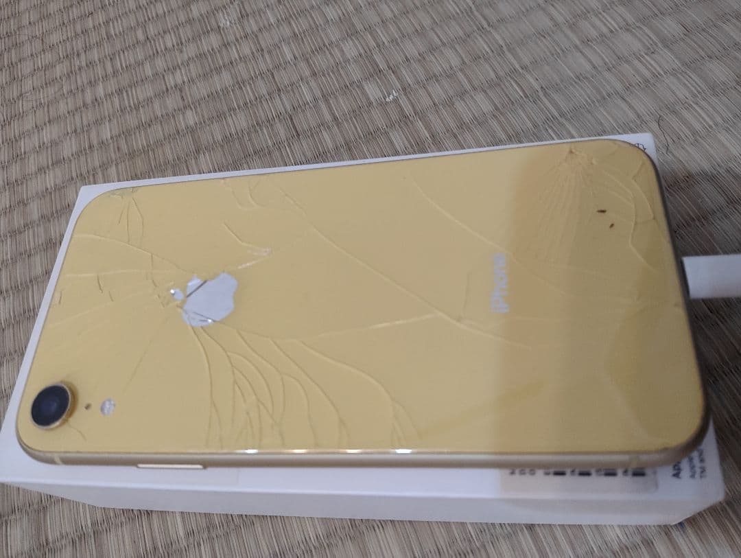 iPhone本体XR 64GB