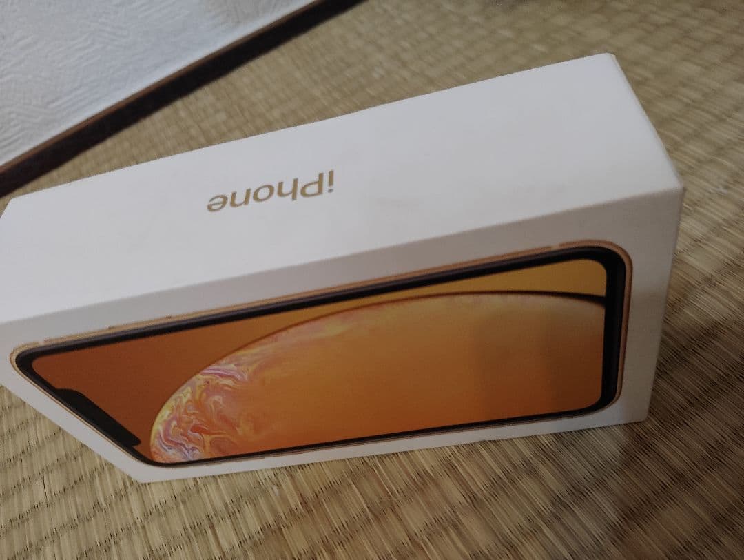 iPhone本体XR 64GB
